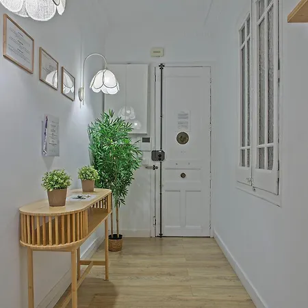 The White Flats Eixample Apartment *