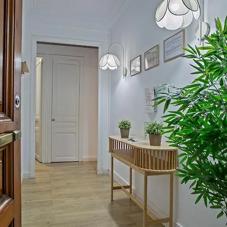 The White Flats Eixample Apartment